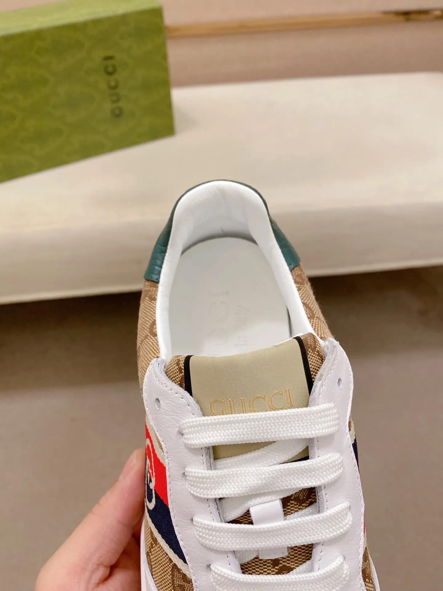 Factory price: 400💰 (GUCCI) The latest model from the official website 🎁🎁Casual and fashionable men's shoes👟, hot style💥The version is simple and elegant, exclusive for trendy men. Unique latest brand elements from the official website👑Original decoration, fashionable and generous, the fabric is original cowhide ✅Sheepskin lining, the official website specifies wear-resistant casual outsole, the classic model is taken in kind at the counter🎬38-44 (45 is not returned or exchanged when customized)